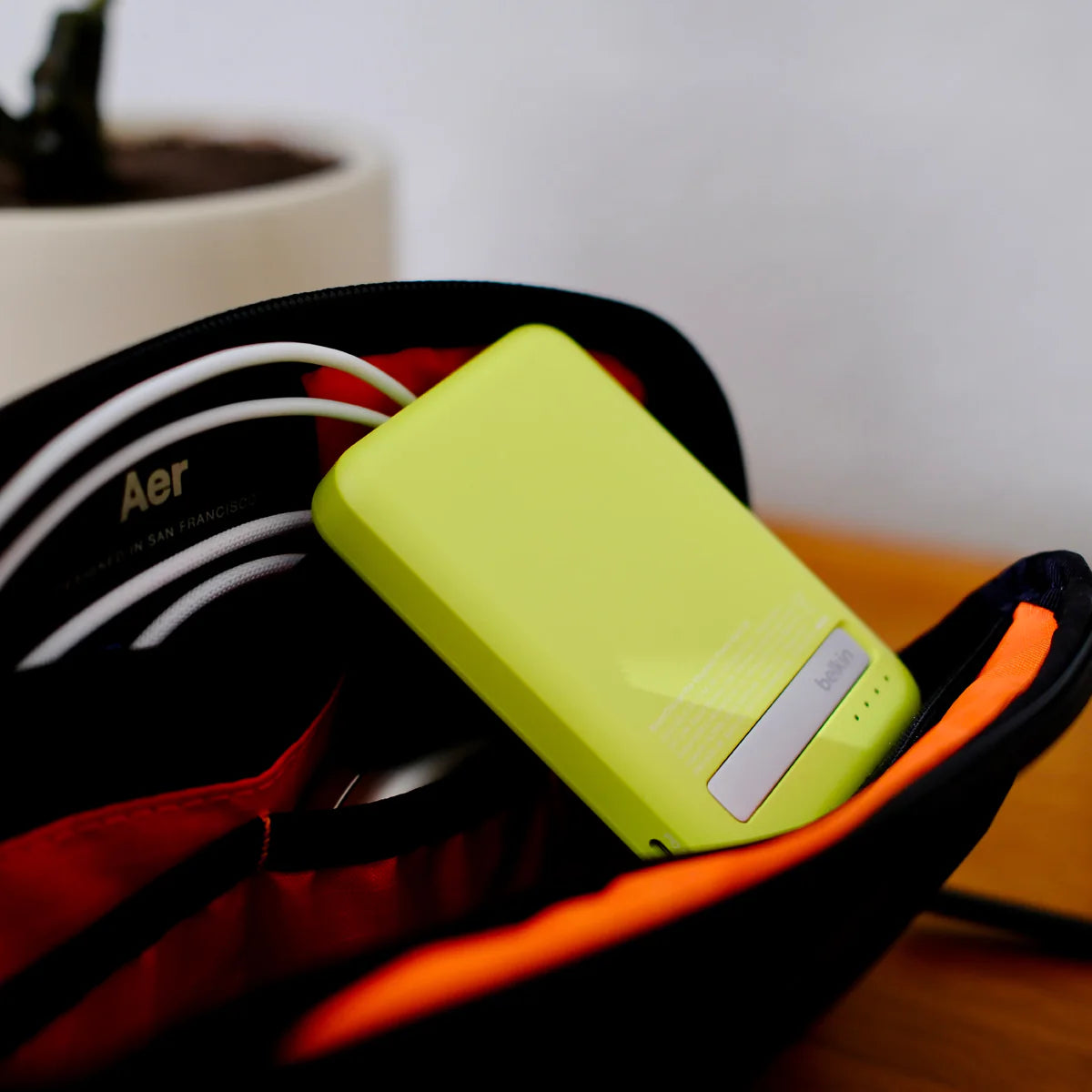 POWER BANK BELKIN 5000 QI2 + KICK STAND CYBER, VERDE