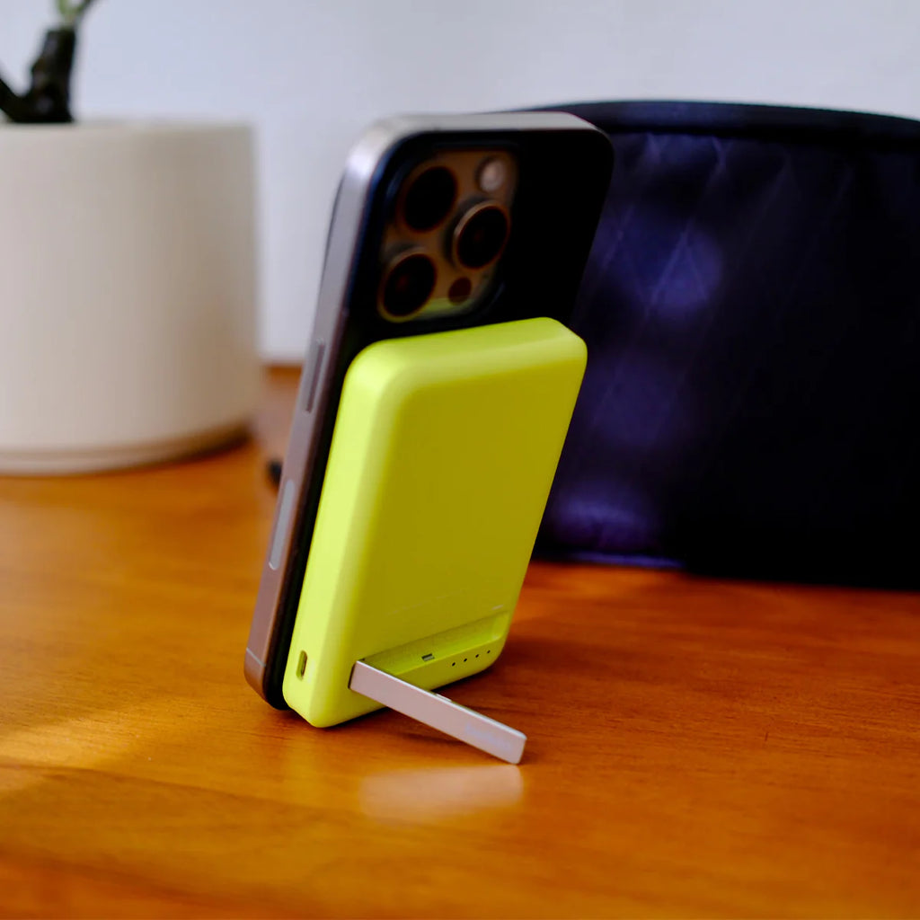 POWER BANK BELKIN 5000 QI2 + KICK STAND CYBER, VERDE